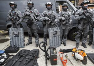 36D54CF000000578-3721270-The_heavily_armed_officers_carry_semi_automatic_rifles_hand_guns-a-98_1470228207269